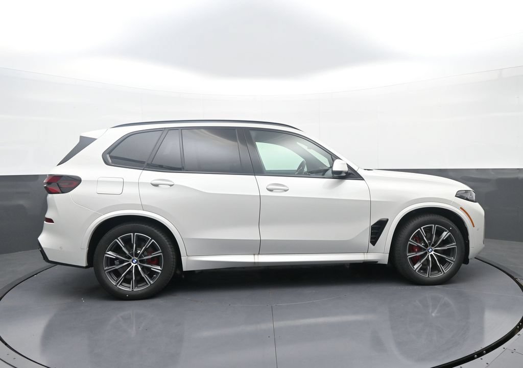 New 2026 BMW X5 xDrive40i w/ M Sport Package AWD/4WD image 8
