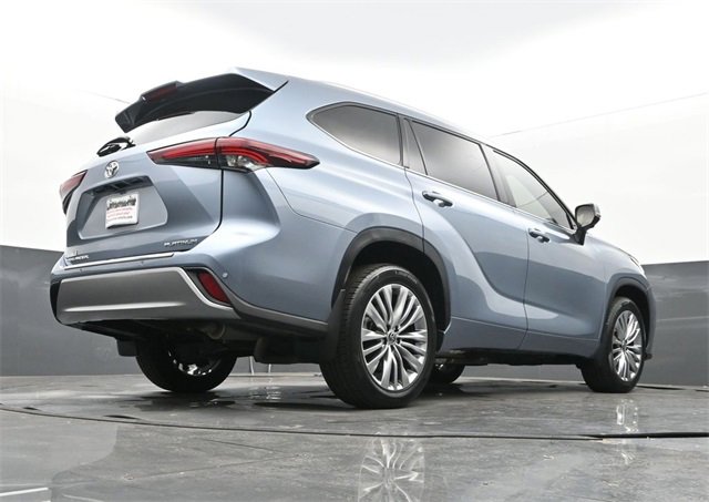 Used 2024 Toyota Highlander Platinum image 28