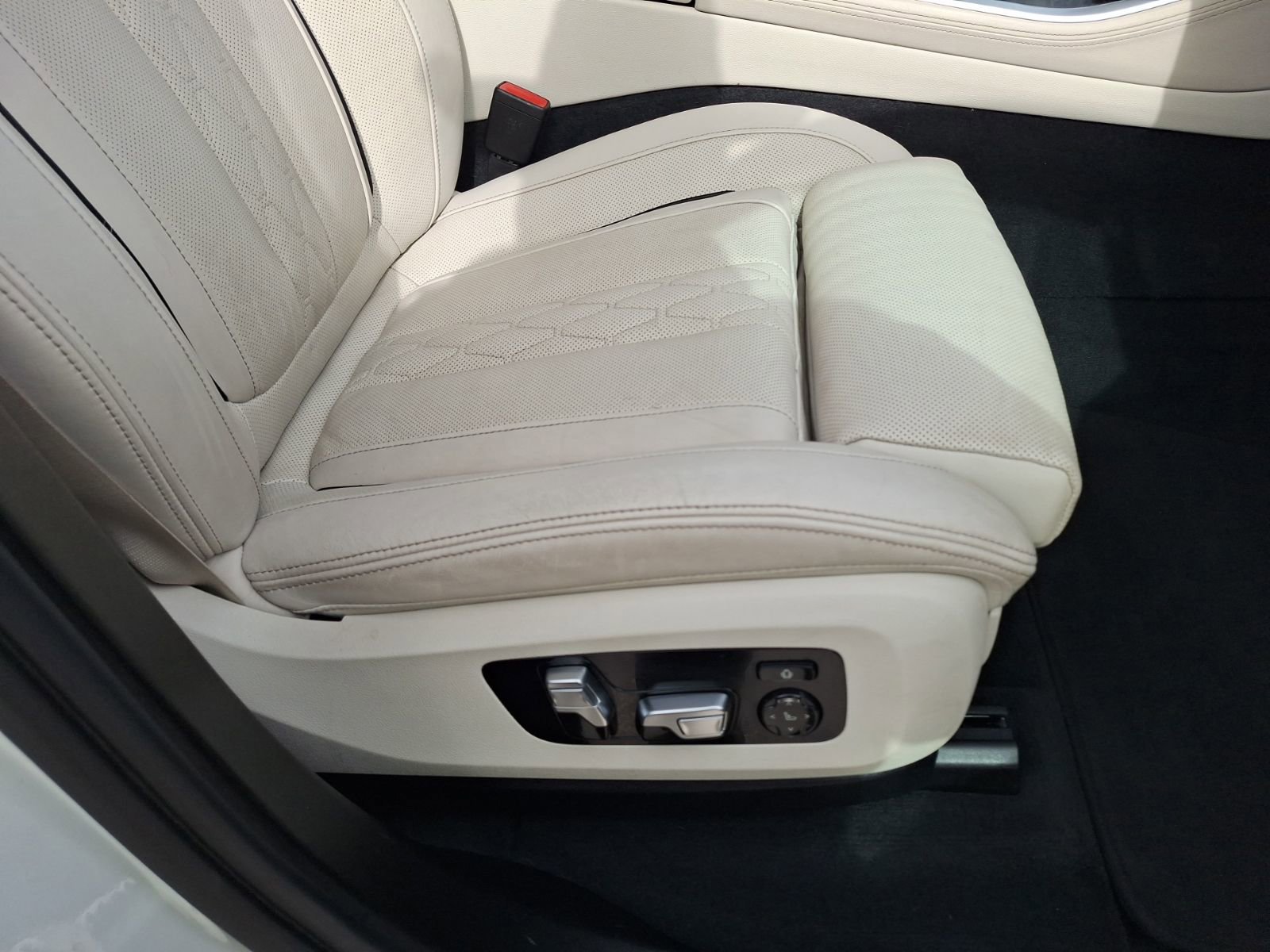 Used 2024 BMW X5 xDrive40i w/ Executive Package AWD/4WD image 35