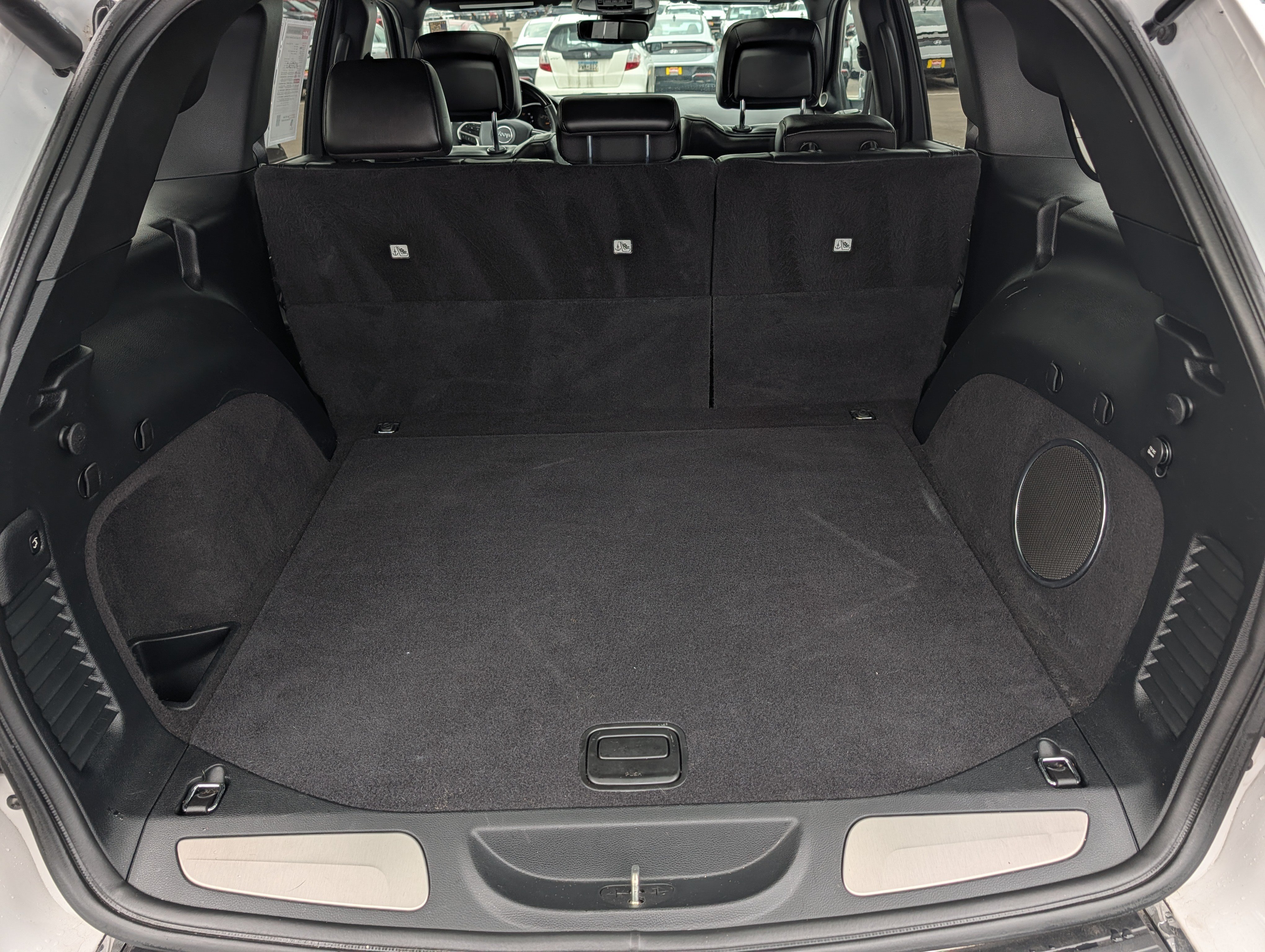 Used 2019 Jeep Grand Cherokee Overland AWD/4WD image 18