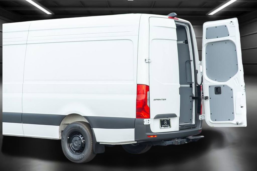 Used 2024 Mercedes-Benz Sprinter 2500 image 17