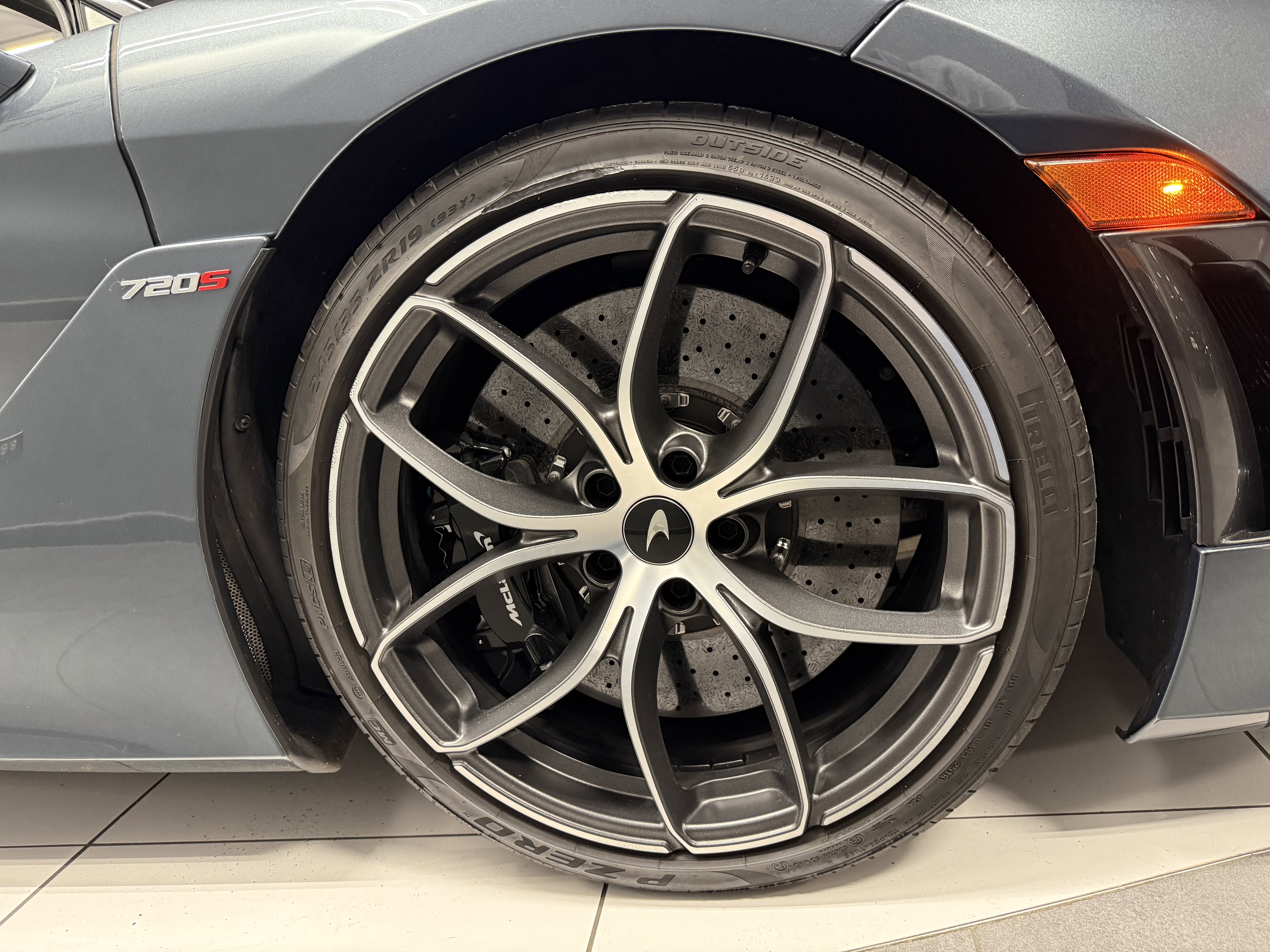 Used 2020 McLaren 720S Spider image 18