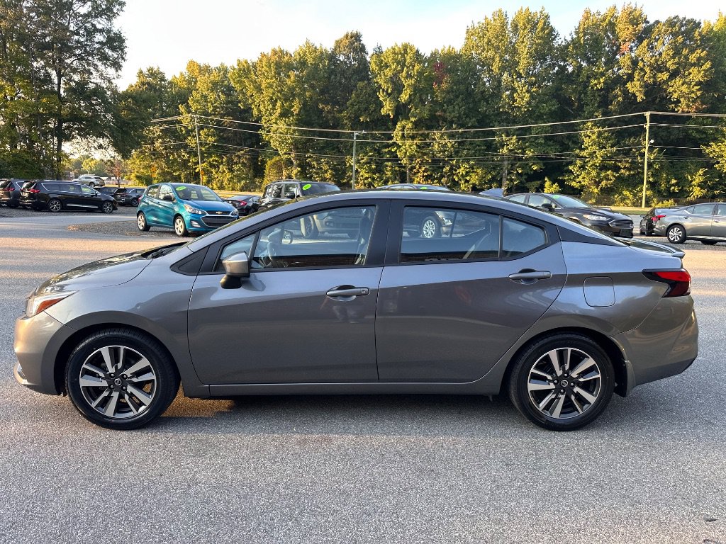 Used 2022 Nissan Versa SV FWD image 4