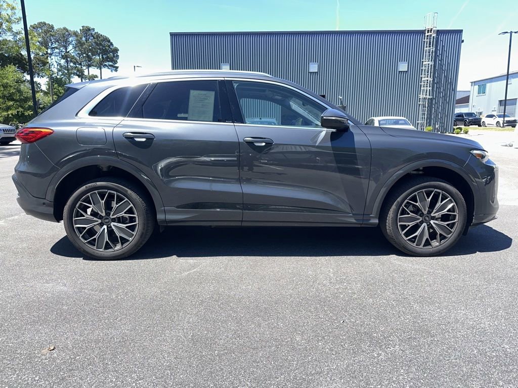 Used 2025 Audi Q5 Premium Plus w/ Premium Plus AWD/4WD image 3