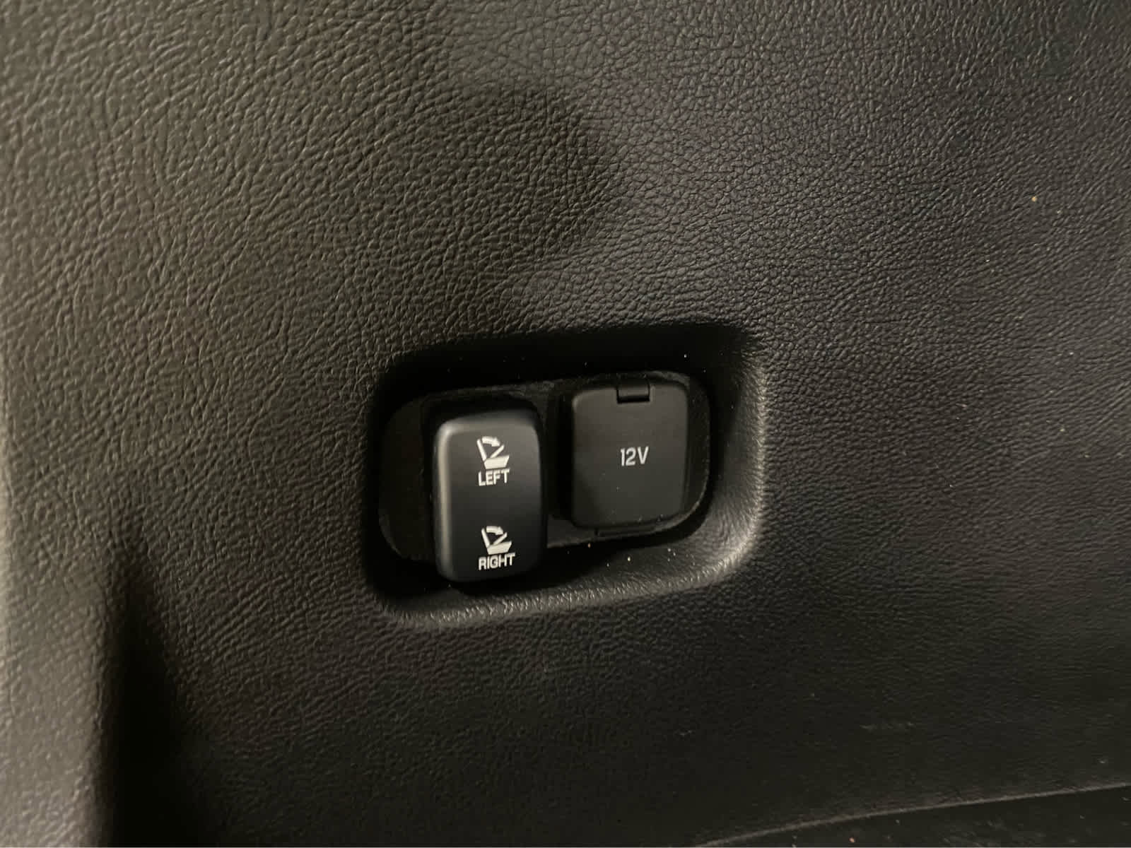 Used 2024 Ford Edge SEL w/ Convenience Package image 9