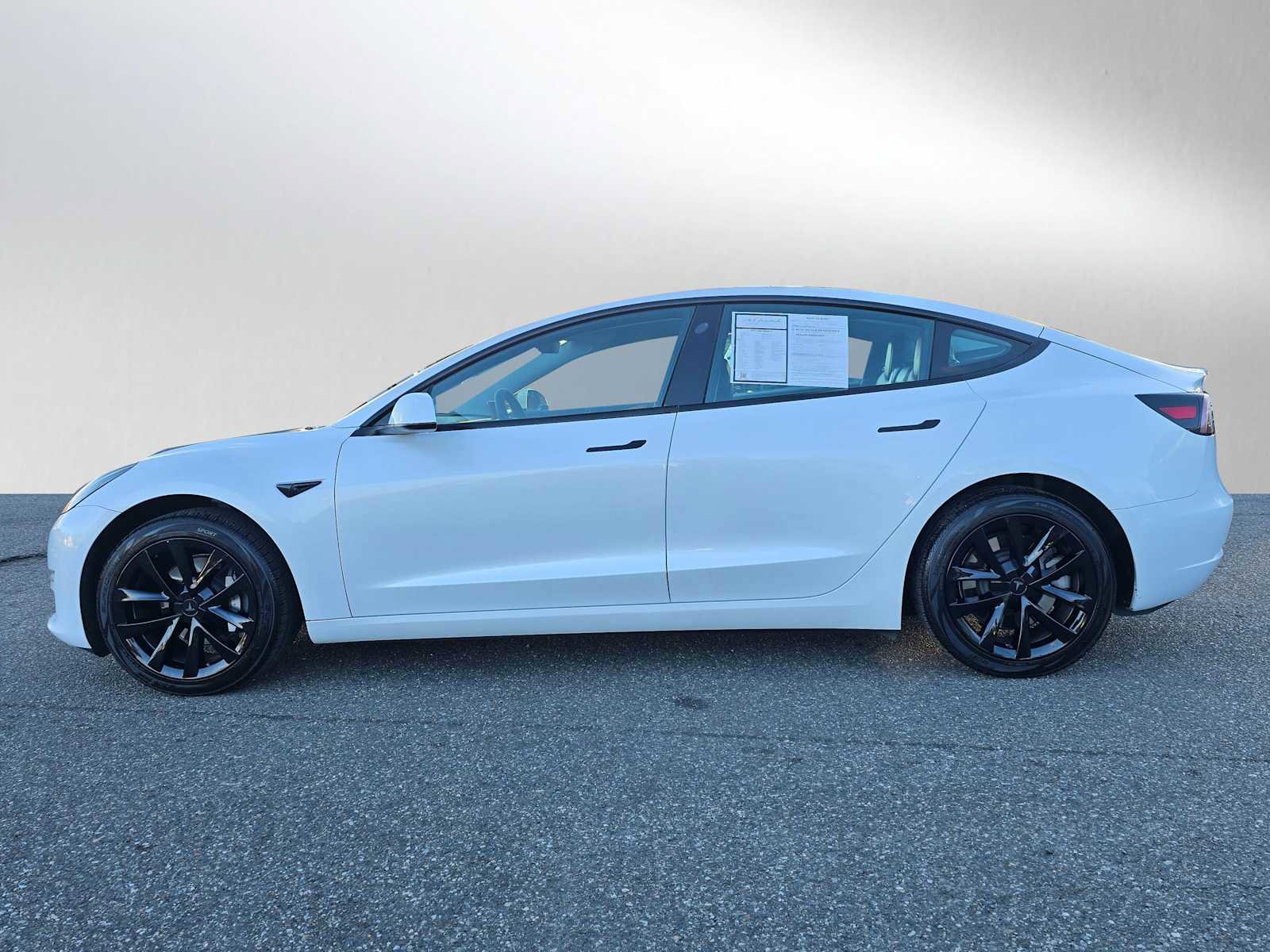 Used 2023 Tesla Model 3 Standard Range image 4