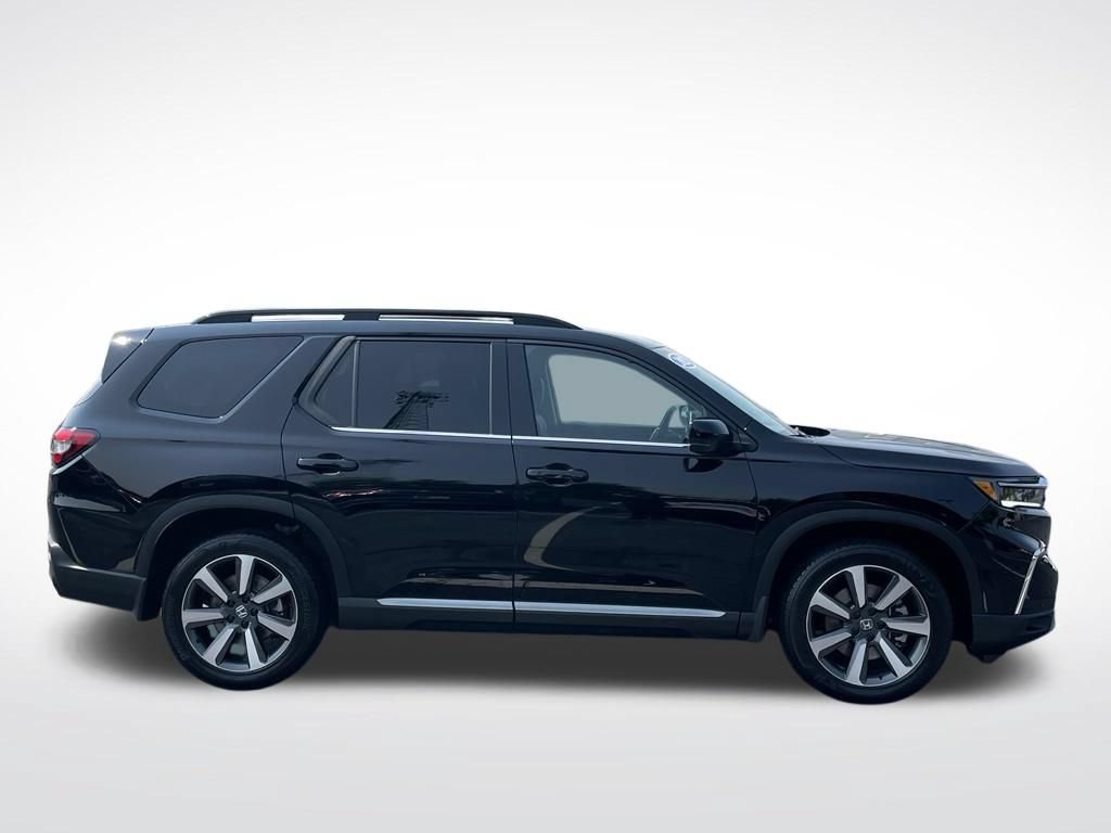 Certified 2025 Honda Pilot Touring image 7
