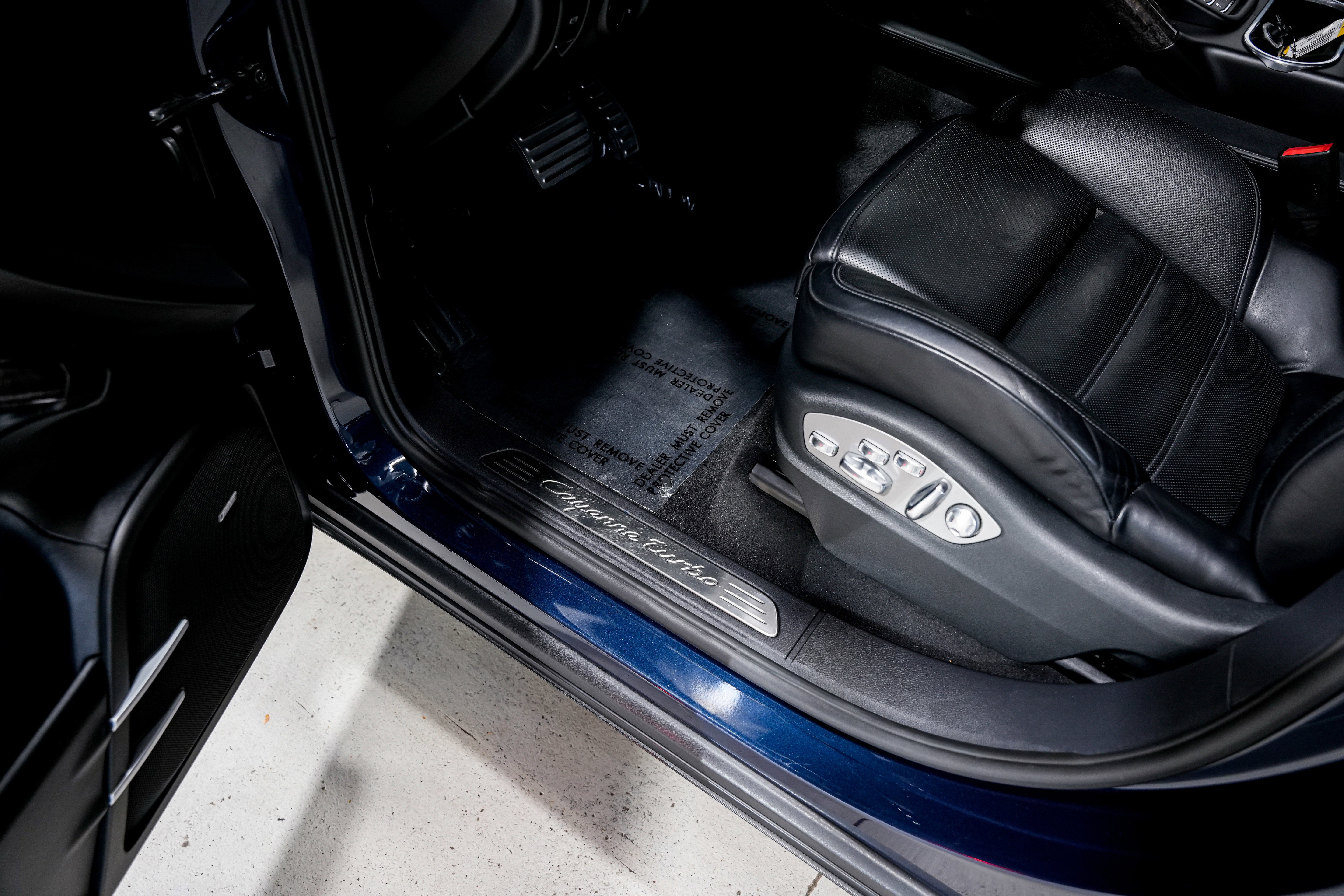 Used 2012 Porsche Cayenne Turbo image 21