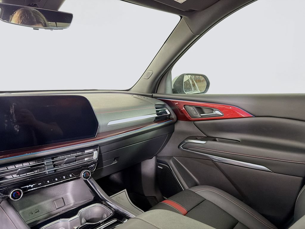 Used 2024 Chevrolet Traverse RS w/ LPO, Floor Liner Package FWD image 22