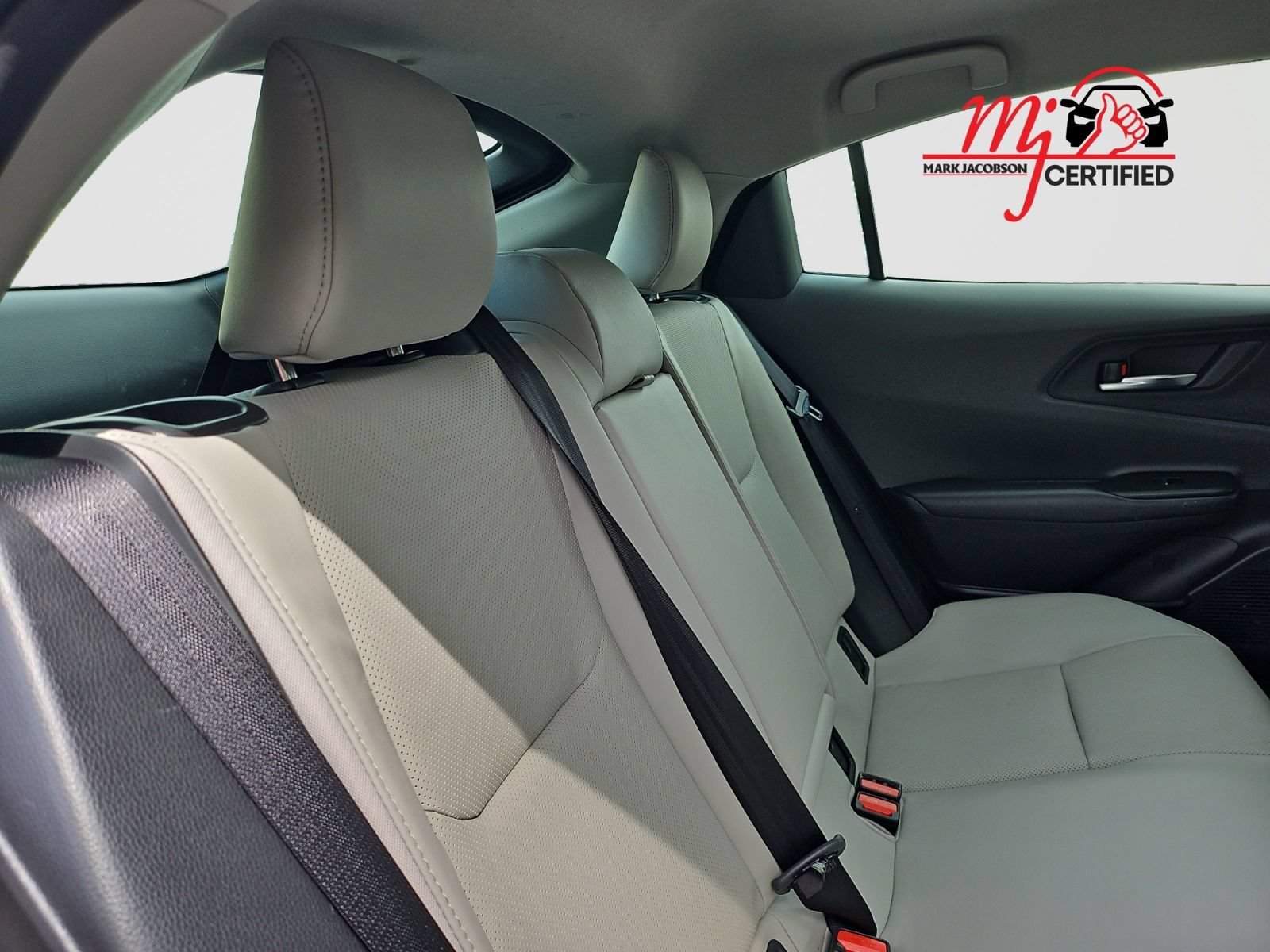 Used 2024 Toyota Prius XLE FWD image 45