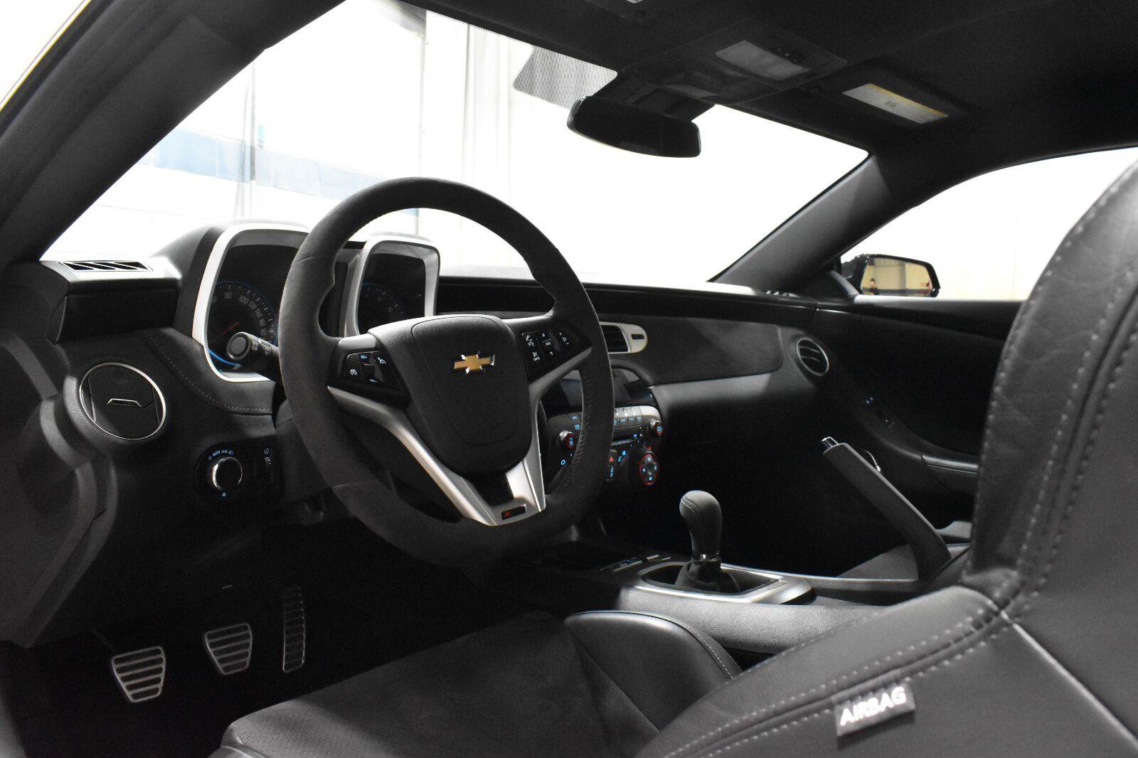 Used 2015 Chevrolet Camaro Z/28 RWD image 5
