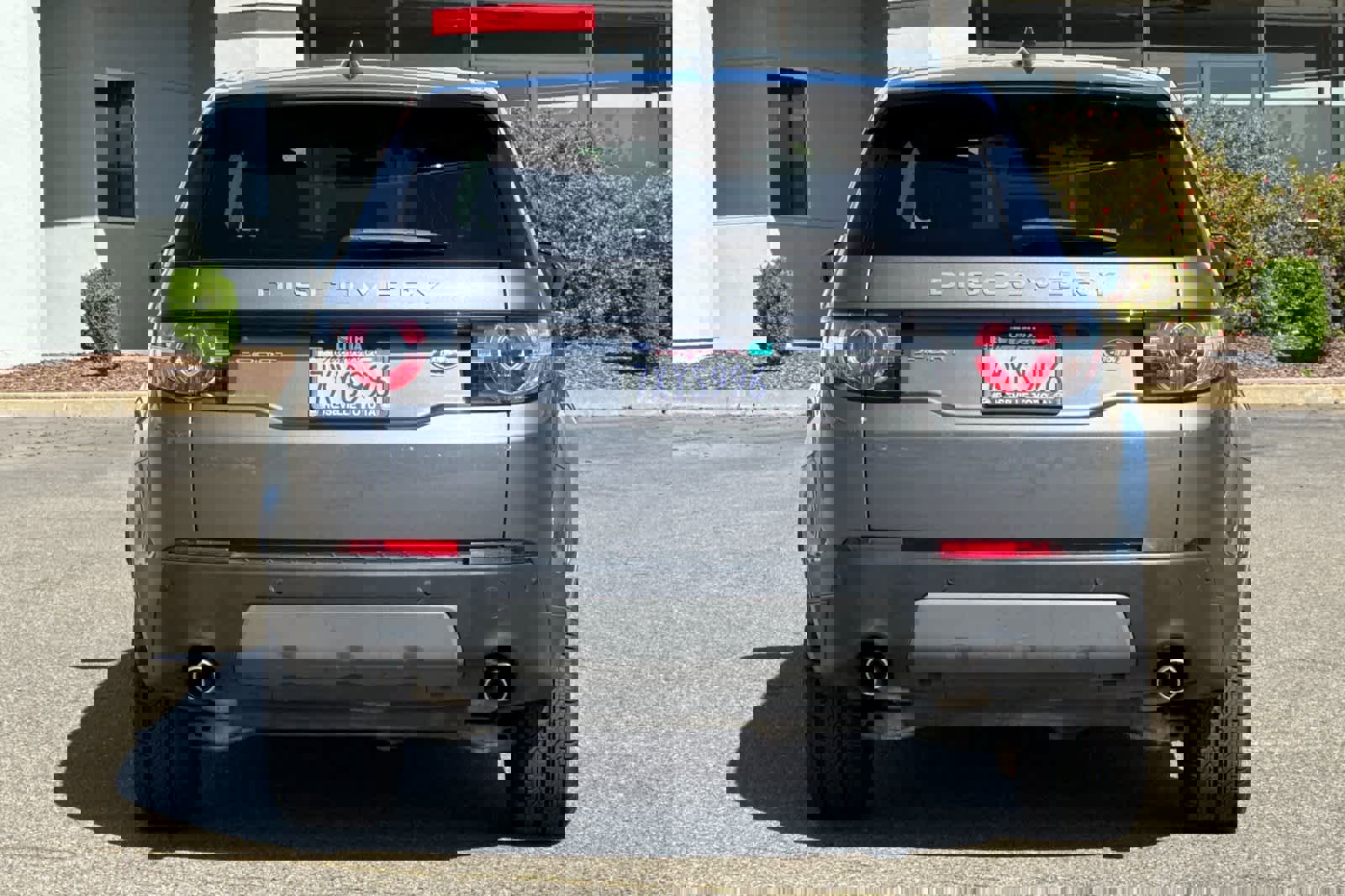 Used 2017 Land Rover Discovery Sport SE image 8