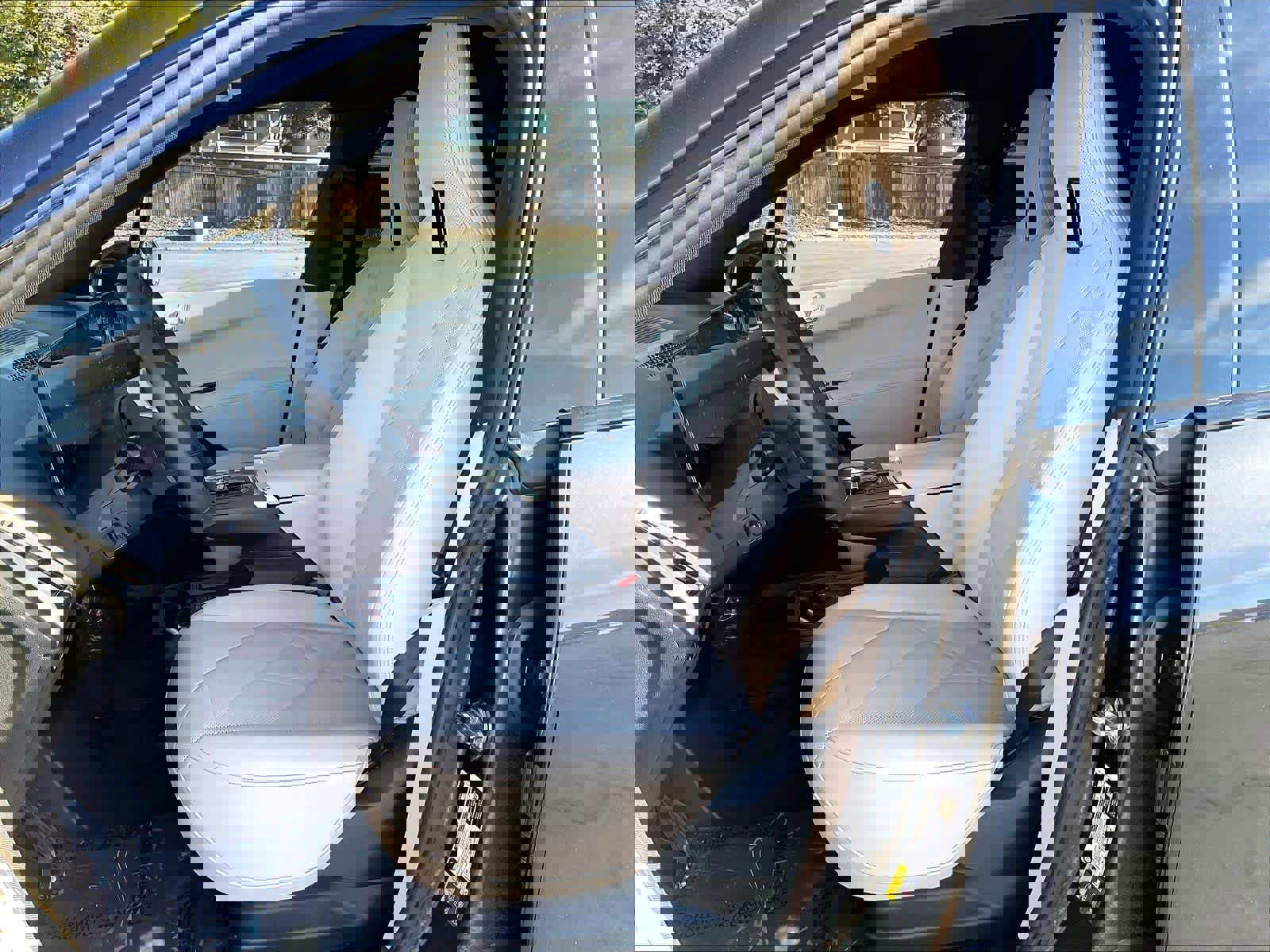 Used 2025 BMW iX xDrive50 w/ Convenience Package image 27