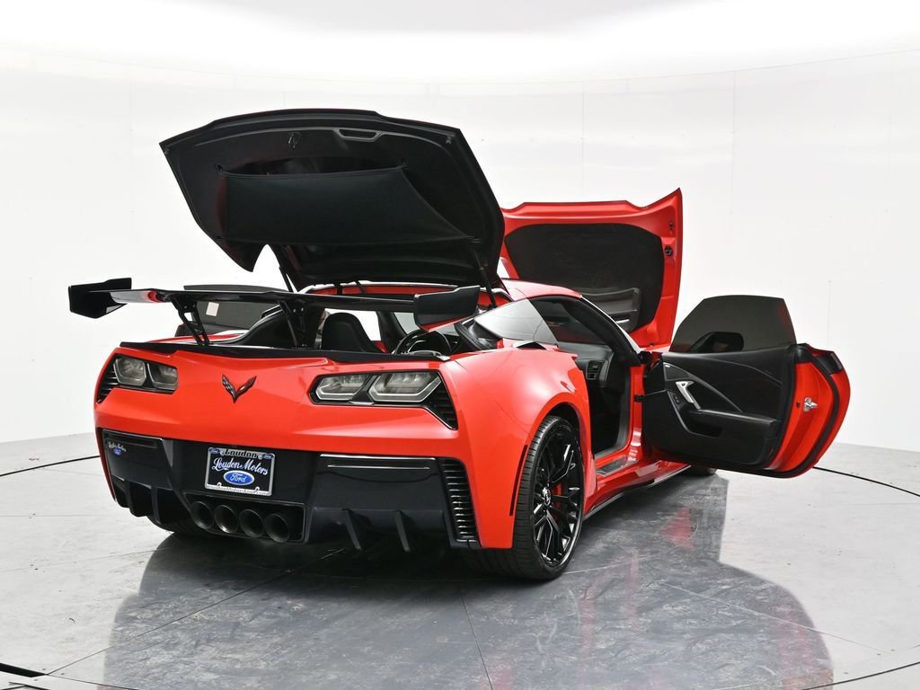 Used 2015 Chevrolet Corvette Z06 w/ 3LZ Preferred Equipment Group RWD image 50