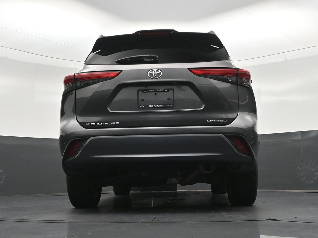 Used 2023 Toyota Highlander Limited FWD image 30