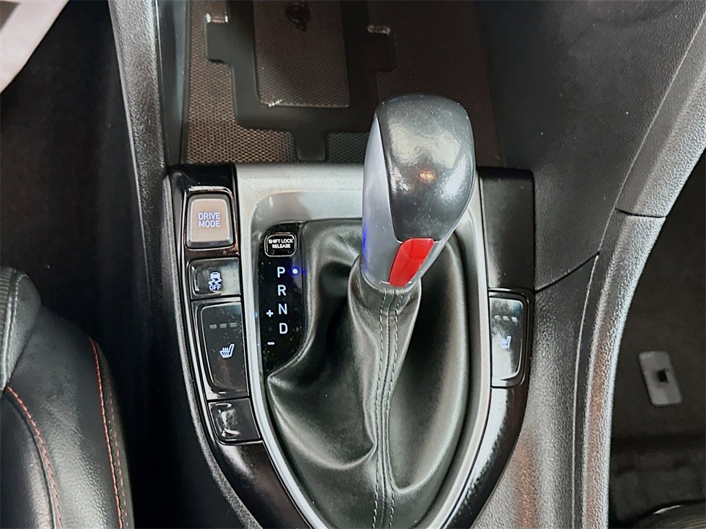 Used 2020 Hyundai Veloster 2.0 Premium image 16