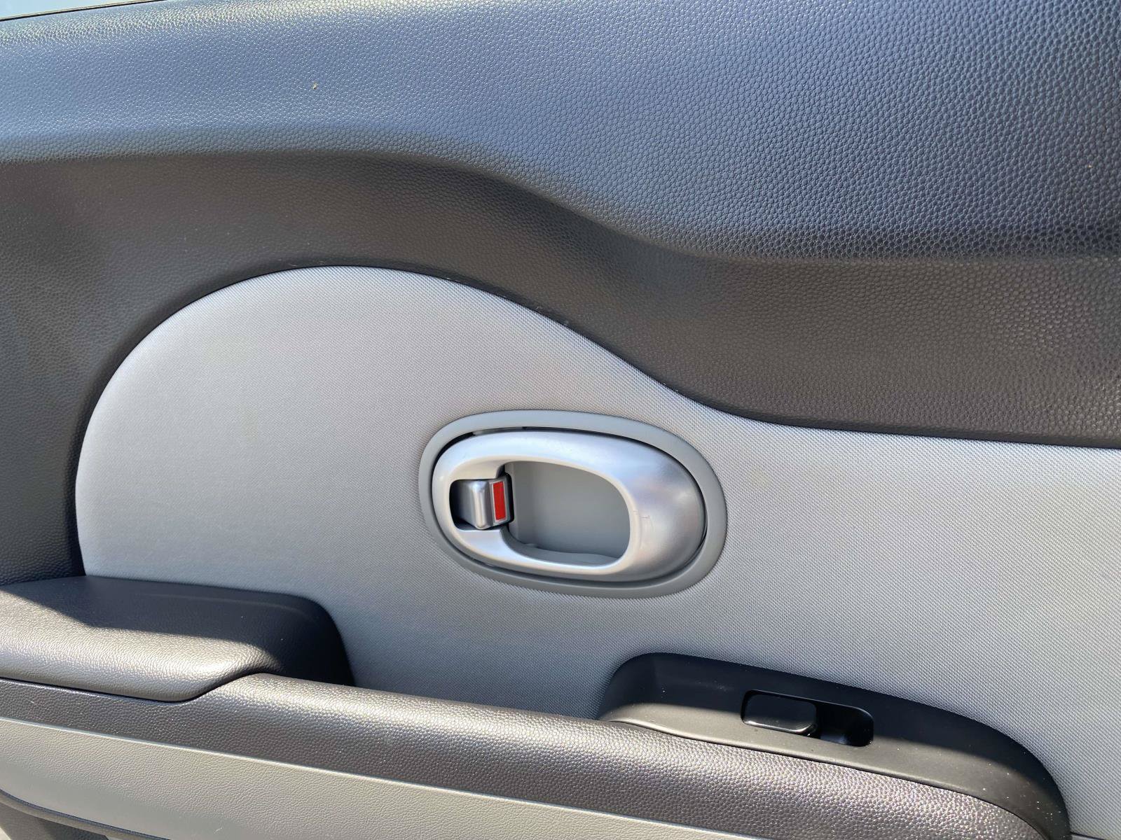 Used 2016 Kia Soul FWD image 13