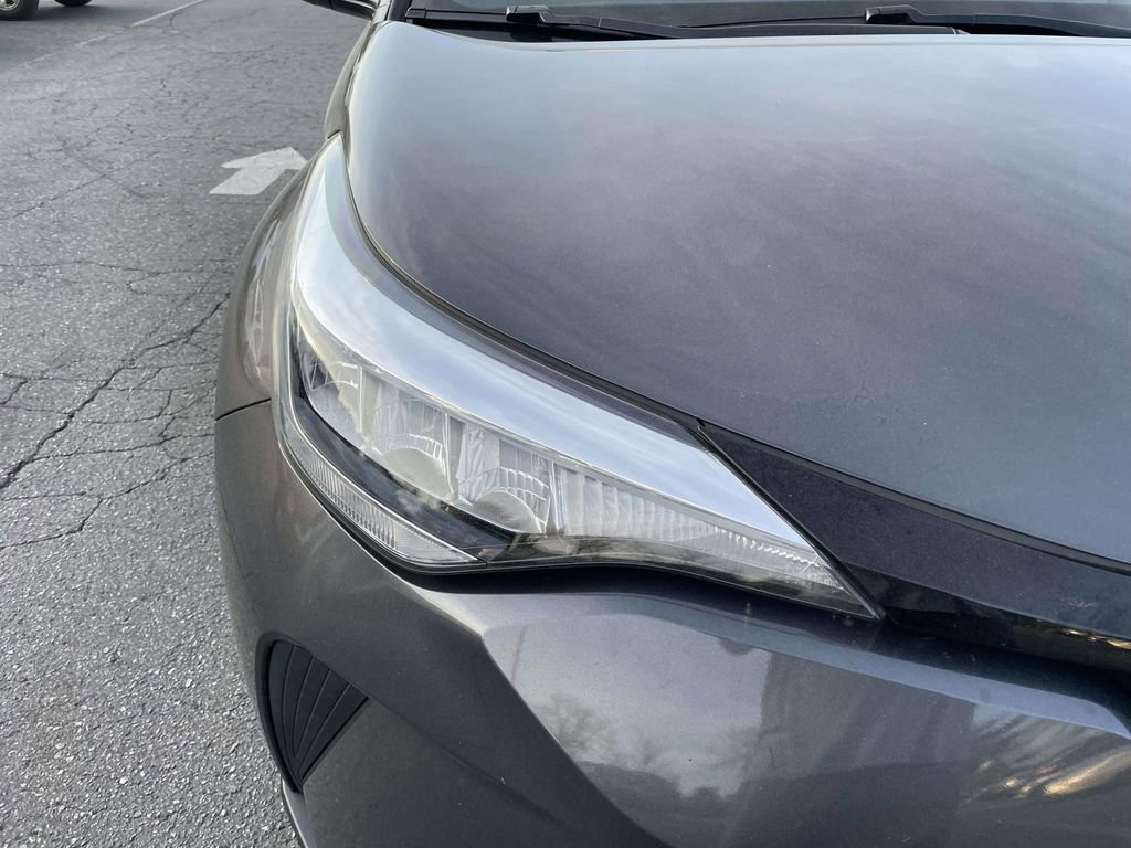 Used 2021 Toyota C-HR XLE image 16