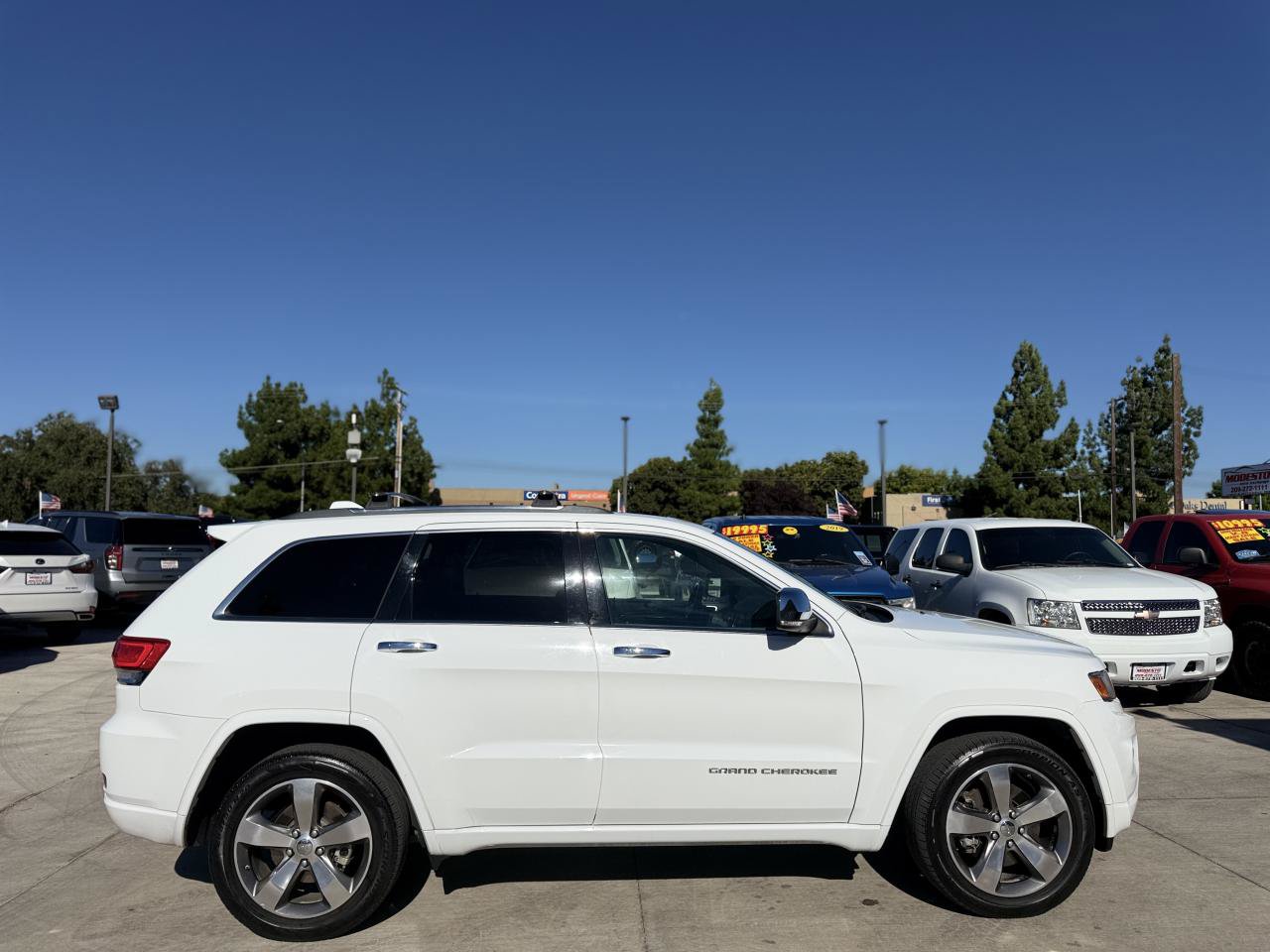 Used 2014 Jeep Grand Cherokee Overland AWD/4WD image 2
