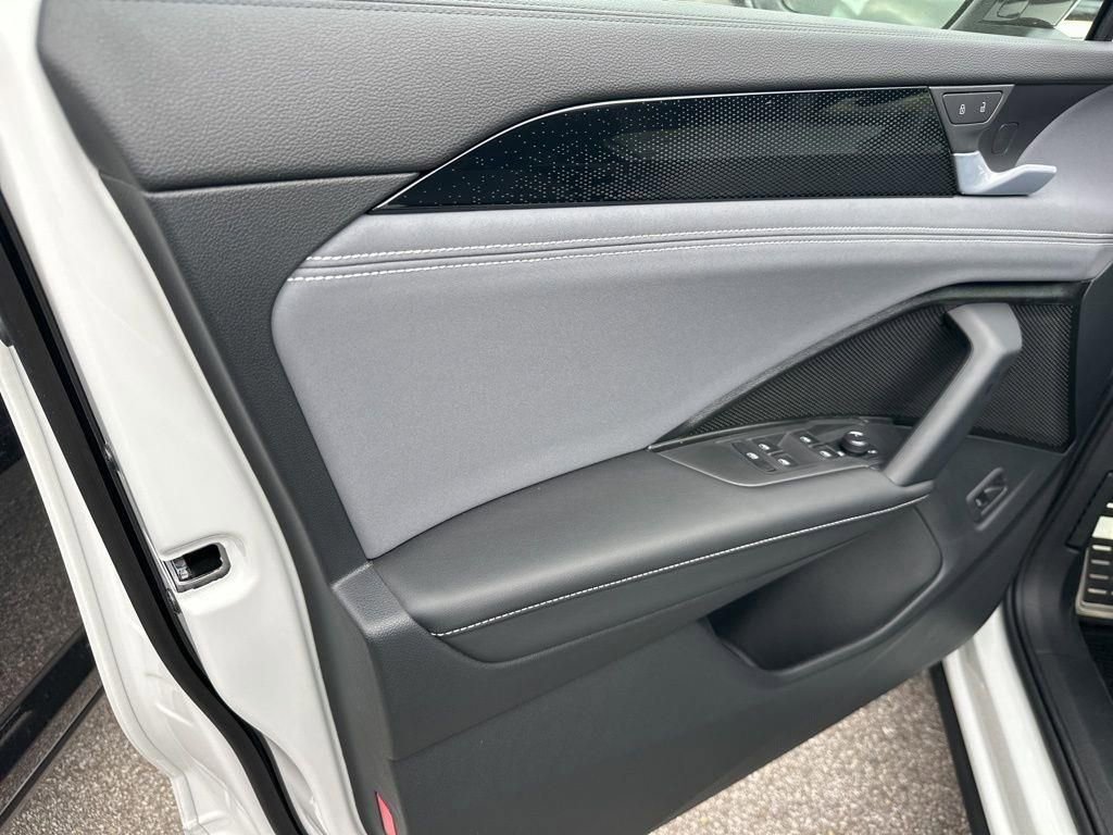 New 2026 Volkswagen Tiguan SE R-Line image 13