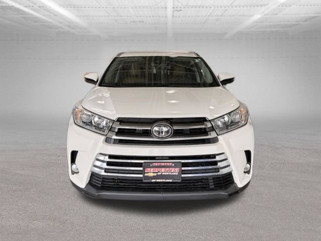 Used 2017 Toyota Highlander AWD V6 image 2