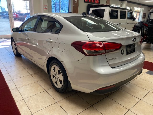Used 2017 Kia Forte LX FWD image 3