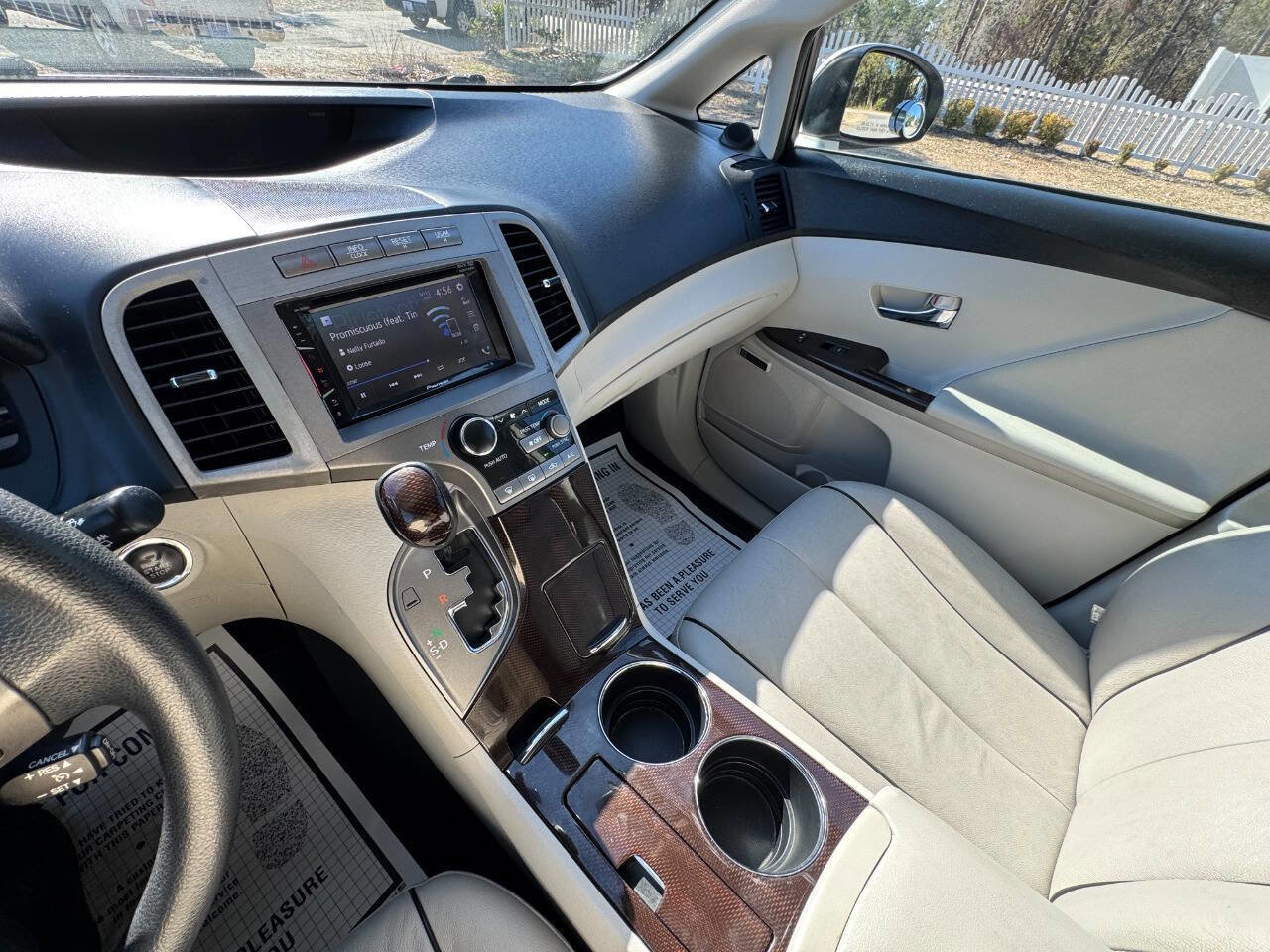 Used 2011 Toyota Venza w/ Convenience Pkg FWD image 19