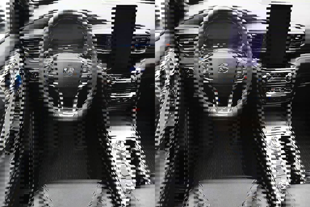 Used 2024 Ford Explorer ST w/ Technology Package image 11