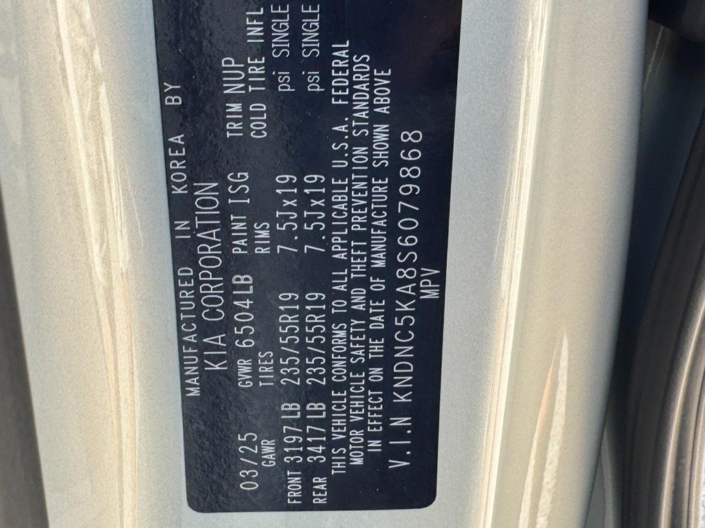 Used 2025 Kia Carnival EX FWD image 31