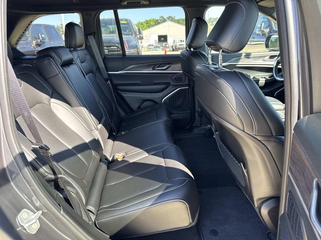 New 2025 Jeep Grand Cherokee Limited RWD image 12