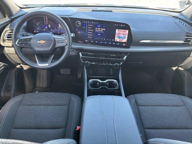 Used 2025 Chevrolet Traverse LT image 18