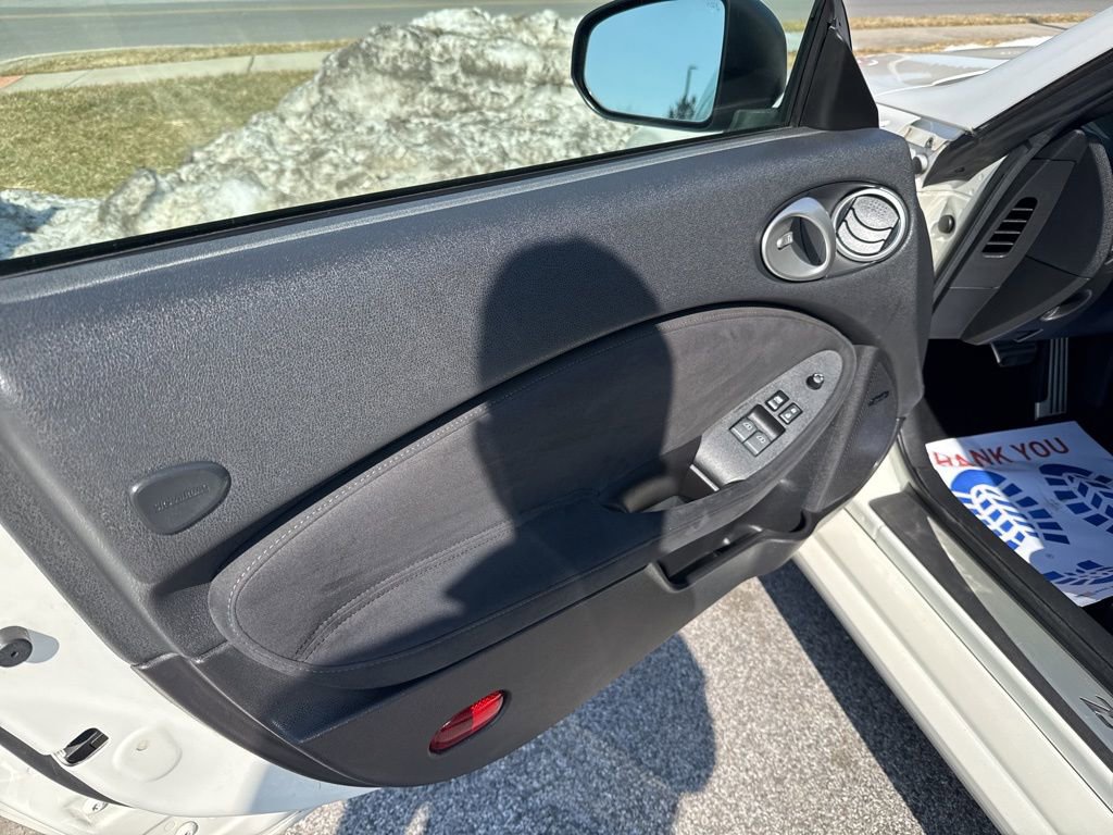 Used 2016 Nissan 370Z Touring image 12