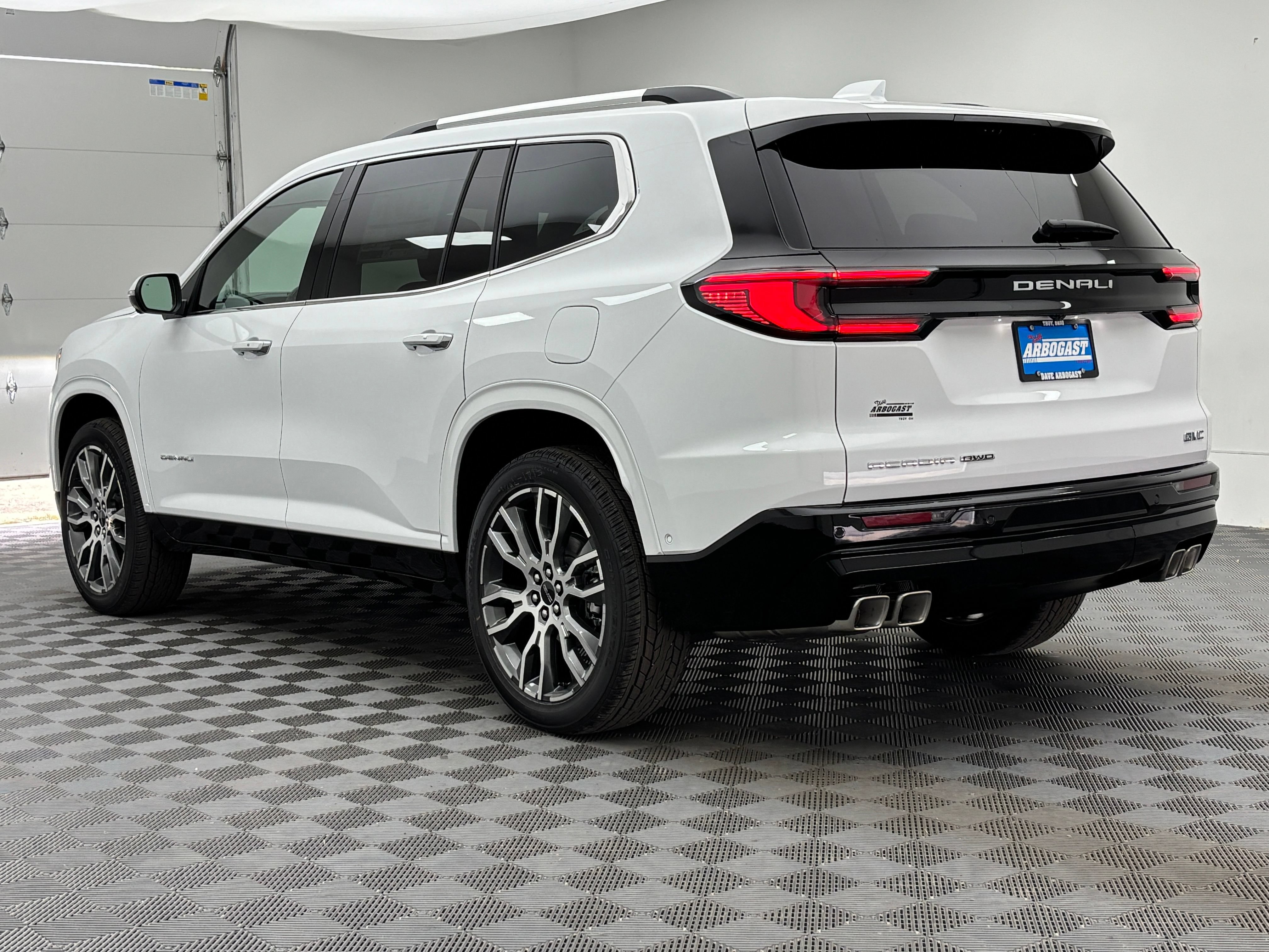 New 2026 GMC Acadia Denali Ultimate w/ LPO, Floor Liner Package AWD/4WD image 16