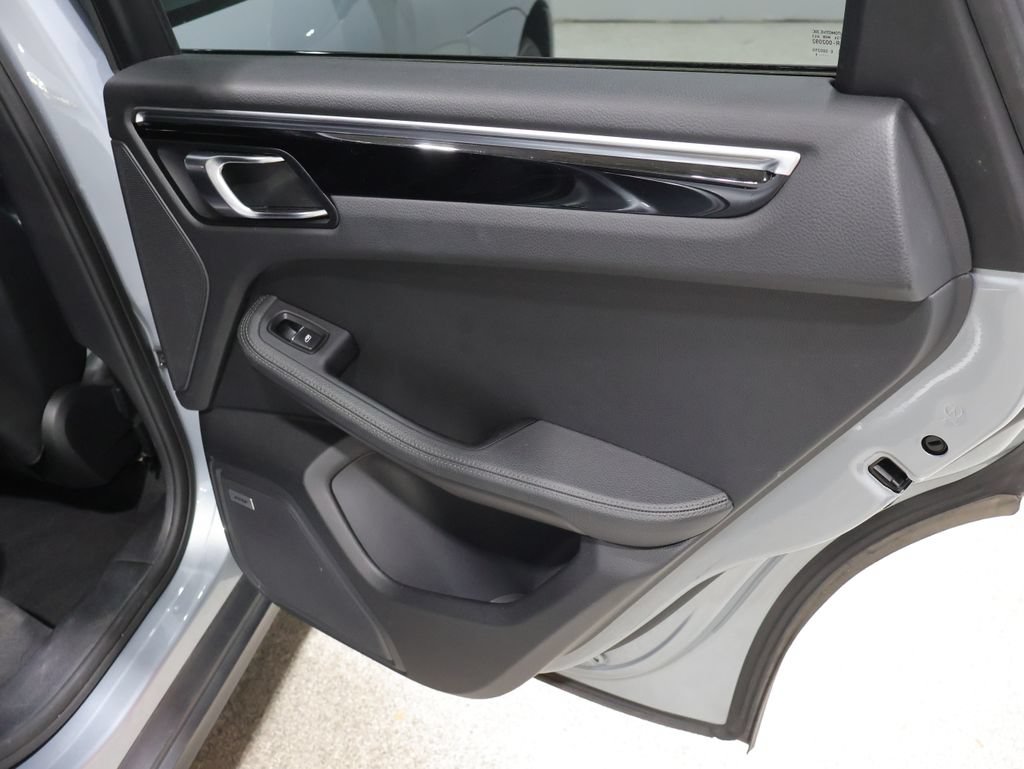 Used 2019 Porsche Macan AWD/4WD image 22