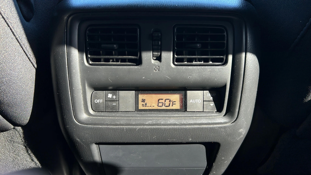 Used 2017 Nissan Pathfinder SV FWD image 10