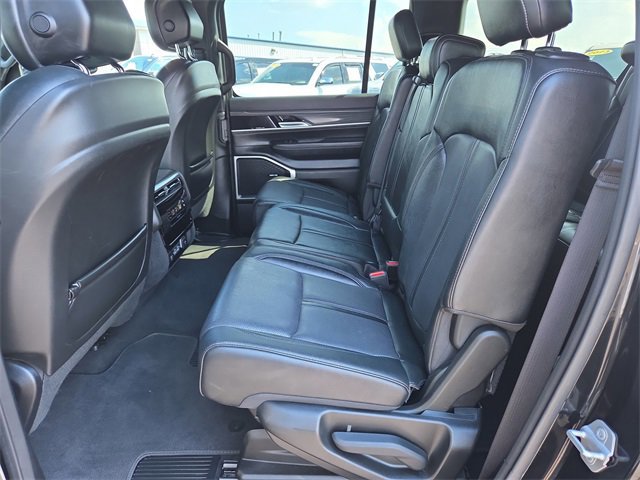 Used 2023 Jeep Wagoneer L Series II image 12