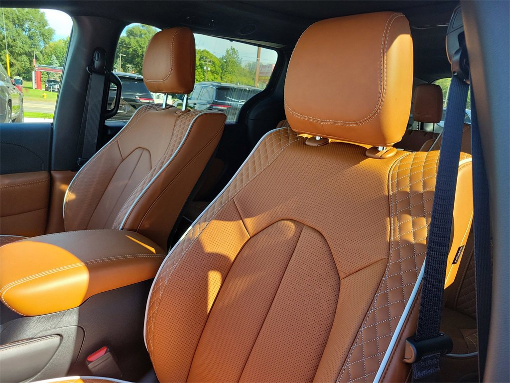 New 2026 Chrysler Pacifica Pinnacle image 24