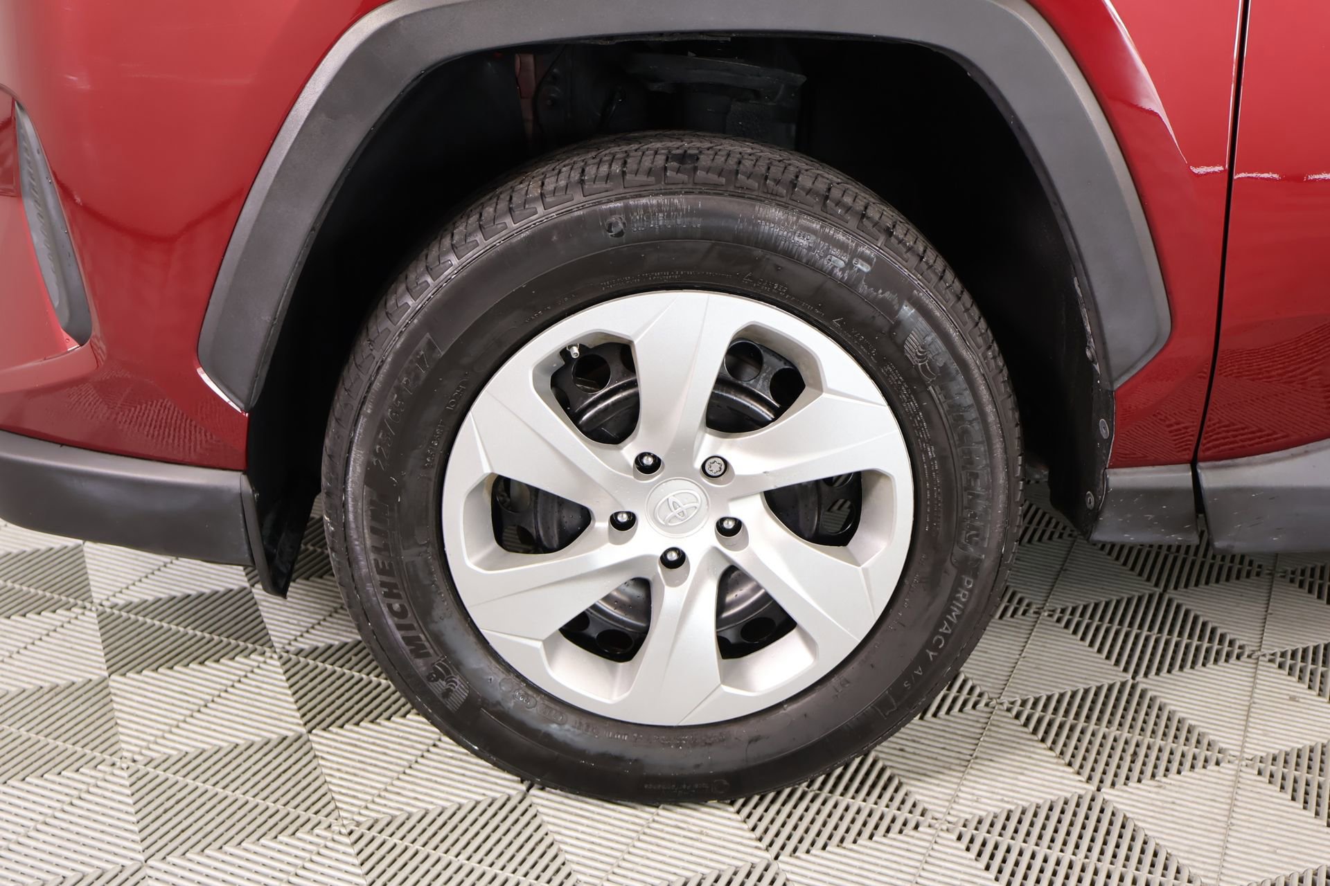 Used 2022 Toyota RAV4 LE image 16