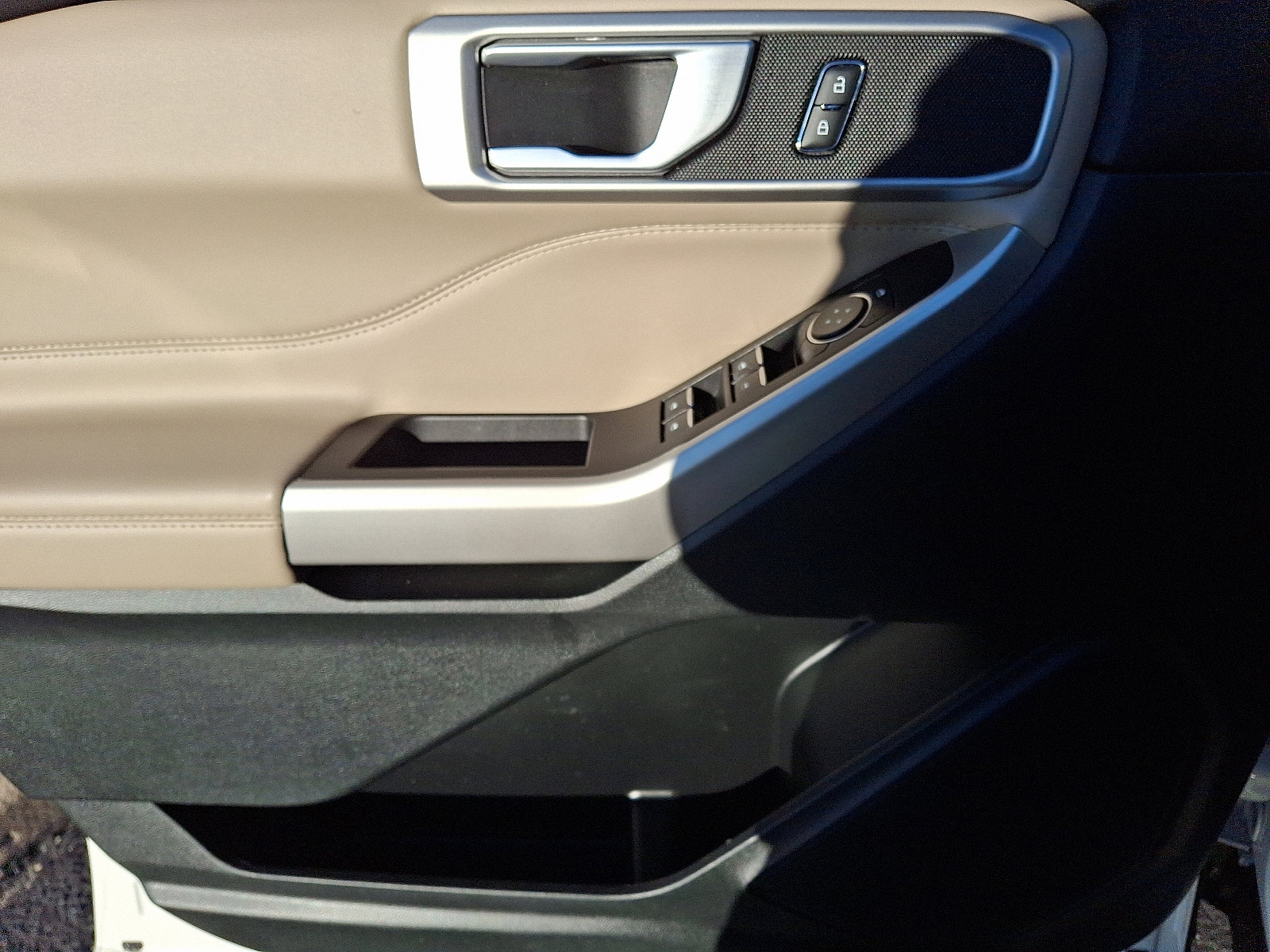 Used 2023 Ford Explorer XLT w/ Equipment Group 202A image 13