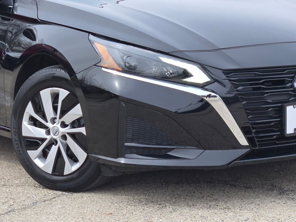 Used 2025 Nissan Altima 2.5 S image 3