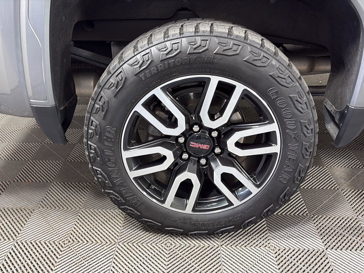 Used 2023 GMC Sierra 1500 AT4 w/ AT4 Premium Package image 14