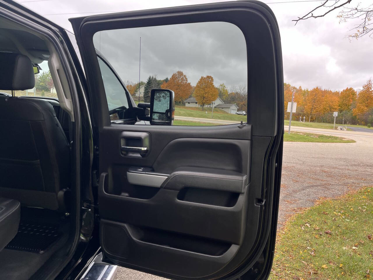 Used 2019 Chevrolet Silverado 2500 LTZ image 38