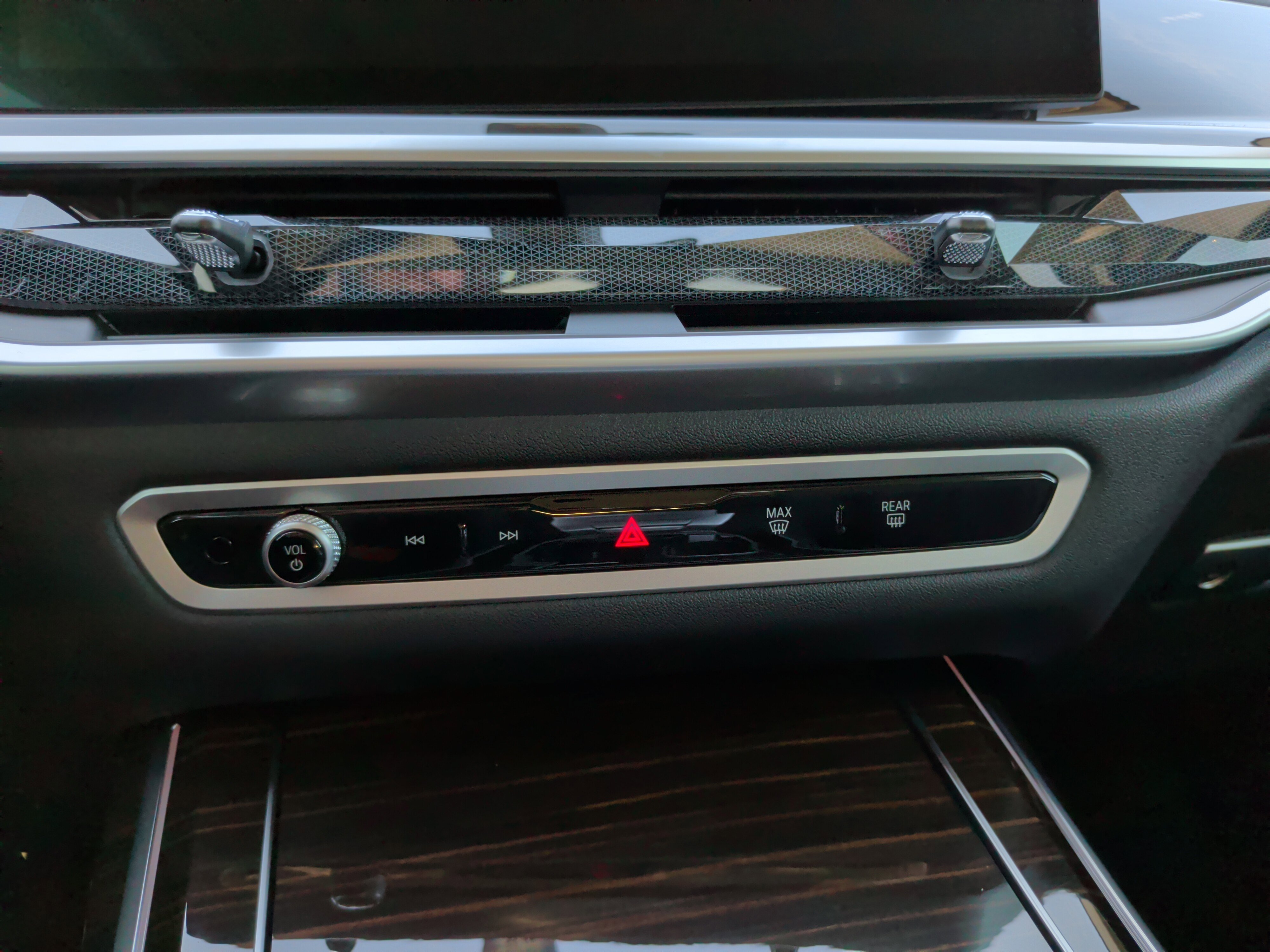 Certified 2024 BMW X7 xDrive40i w/ Premium Package image 19