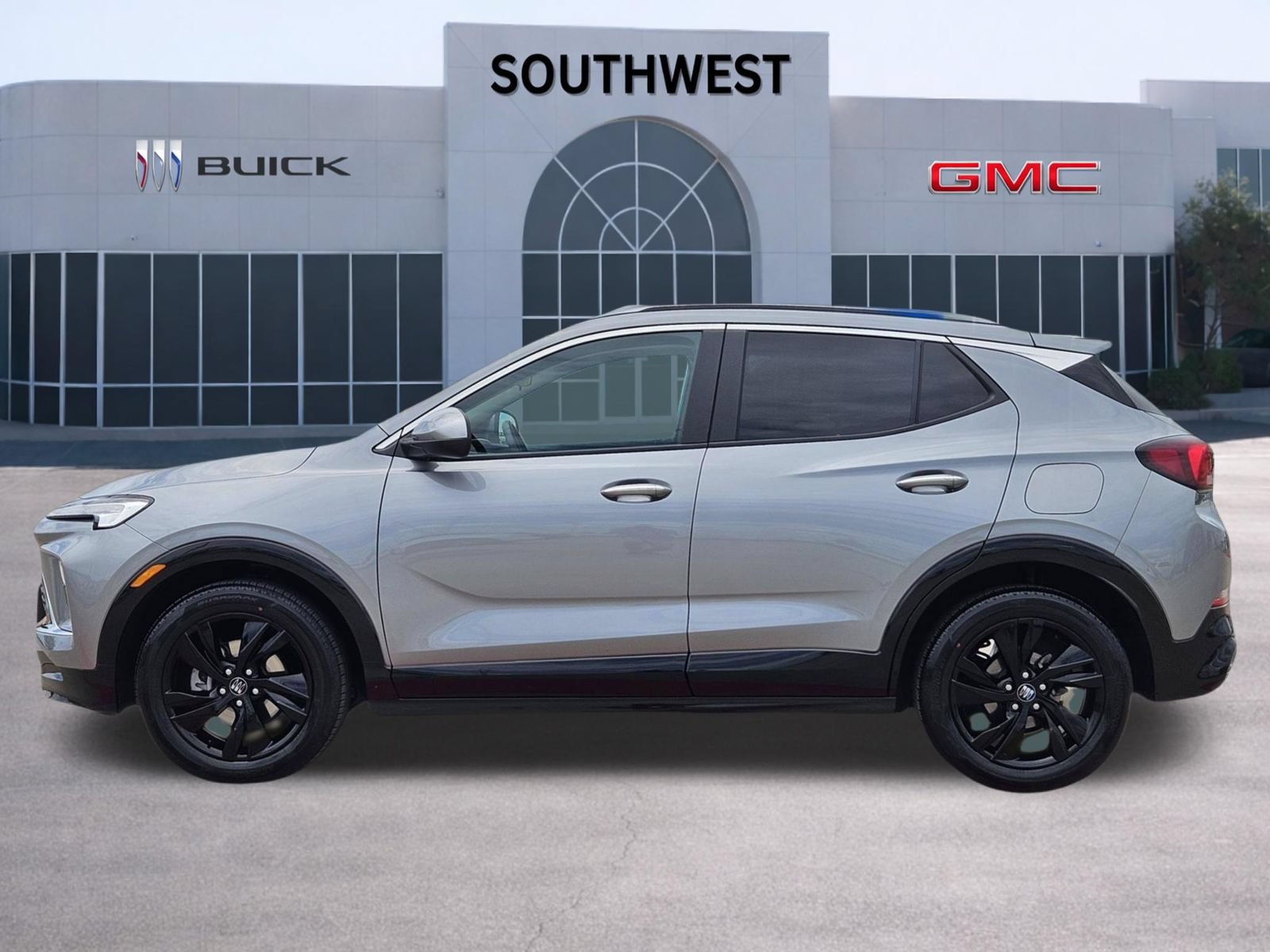 Used 2024 Buick Encore GX Sport Touring FWD image 3