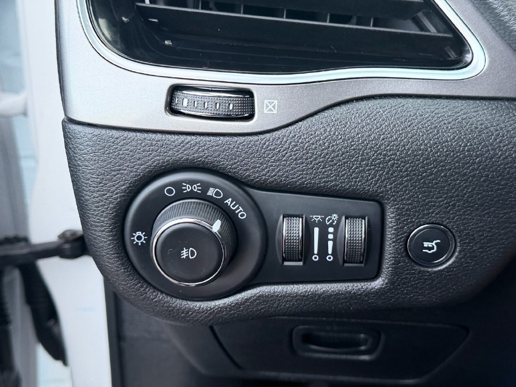 Used 2020 Jeep Cherokee Limited AWD/4WD image 27
