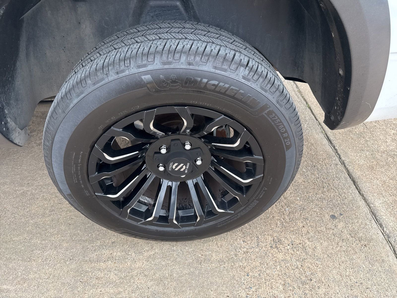 Used 2018 RAM 1500 SLT image 7