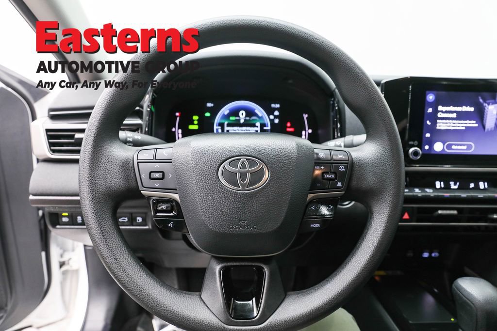 Used 2025 Toyota Camry LE image 10