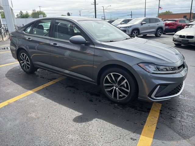 Used 2025 Volkswagen Jetta SE FWD image 5