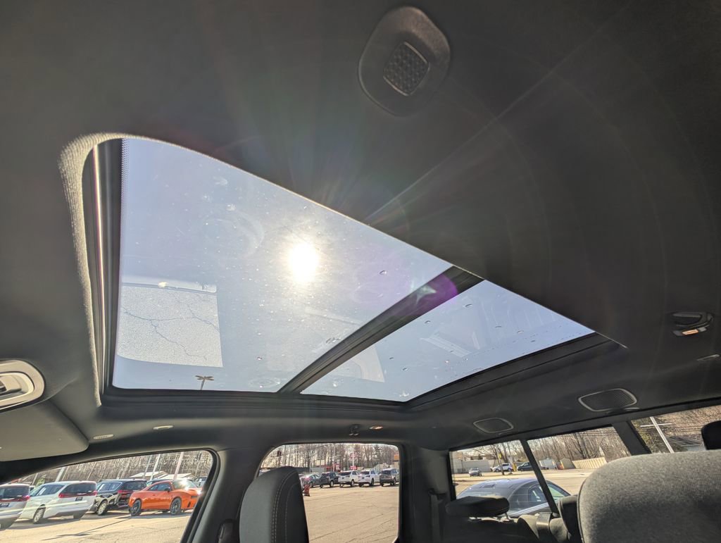 New 2026 RAM 1500 4x4 Crew Cab image 3