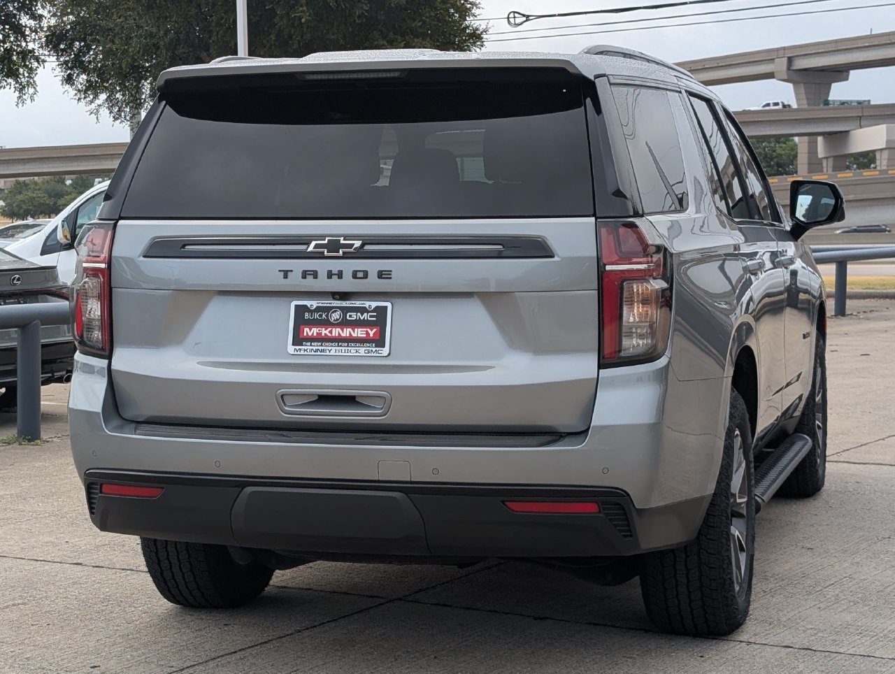 Used 2024 Chevrolet Tahoe Z71 w/ Luxury Package AWD/4WD image 4
